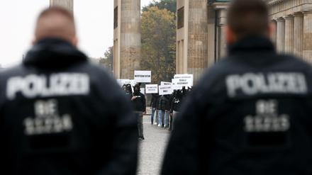Aufmarsch in Berlin. Die Hamburger Islamistengruppierung "Muslim Interaktiv" demonstrierte im Oktober mit martialischem Gehabe am Brandenburger Tor. 