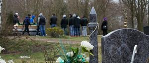 Eine Bestattung auf dem Landschaftsfriedhof Gatow in Berlin-Spandau. (Symbolbild)
