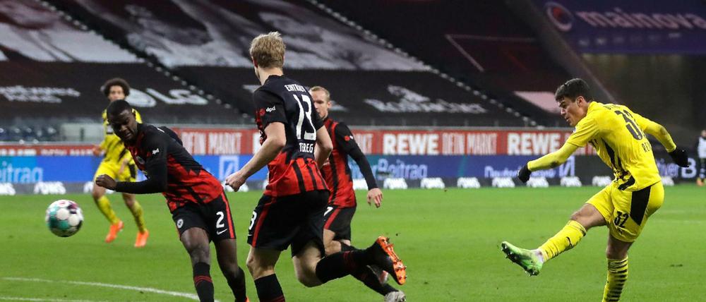 Maß genommen. Reyna traf zum Ausgleich in Frankfurt.