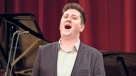 Kieran Carrel präsentierte sich mit tenoraler Inbrunst.