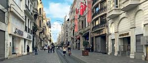 In die Fußgängerzone in Istanbul dürfen am Wochenende nur Touristen.