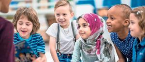 Vorschüler aus Familien nichtdeutscher Herkunft liegen laut Experten zwei Entwicklungsjahre hinter Gleichaltrigen ohne Zuwanderungsgeschichte.