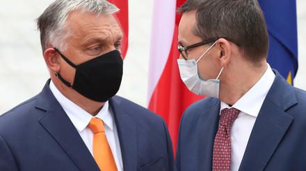 Geben sie jetzt im EU-Haushaltsstreit nach? Mateusz Morawiecki (r), Premierminister von Polen, und Viktor Orban, Premierminister von Ungarn.