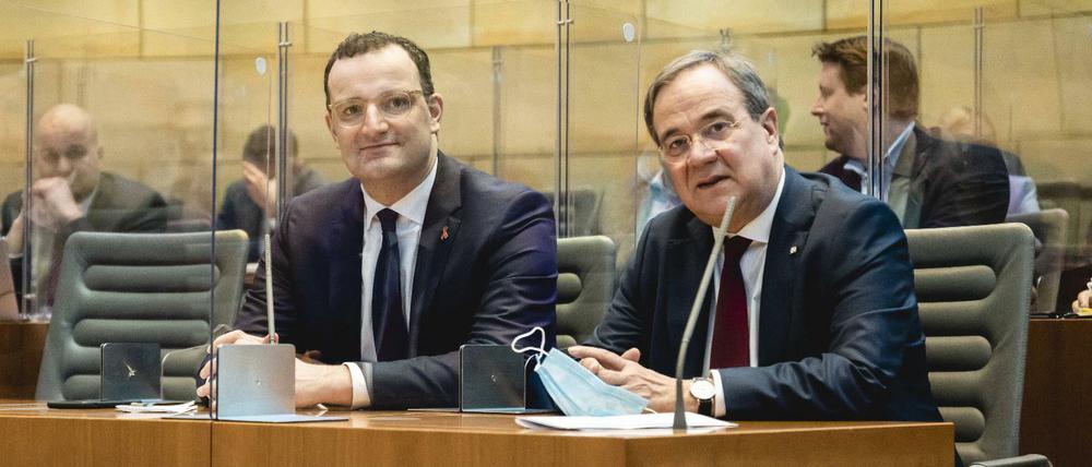 Bundesgesundheitsminister Jens Spahn mit dem Ministerpräsidenten von Nordrhein-Westfalen, Armin Laschet.
