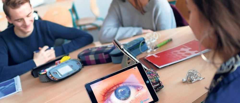 Im Auge der Krise: Berliner Schulen sind bei der Organisation von digitalem Unterricht auf sich allein gestellt.