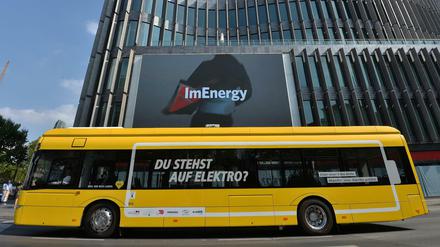 Bis 2030 will die BVG komplett auf E-Busse umsteigen. Ohne die Mitarbeiter kann das nicht gelingen.