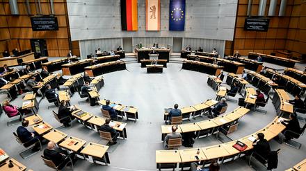Die Sitzungen im Berliner Abgeordnetenhaus finden seit dem Frühjahr unter Corona-Bedingungen statt.