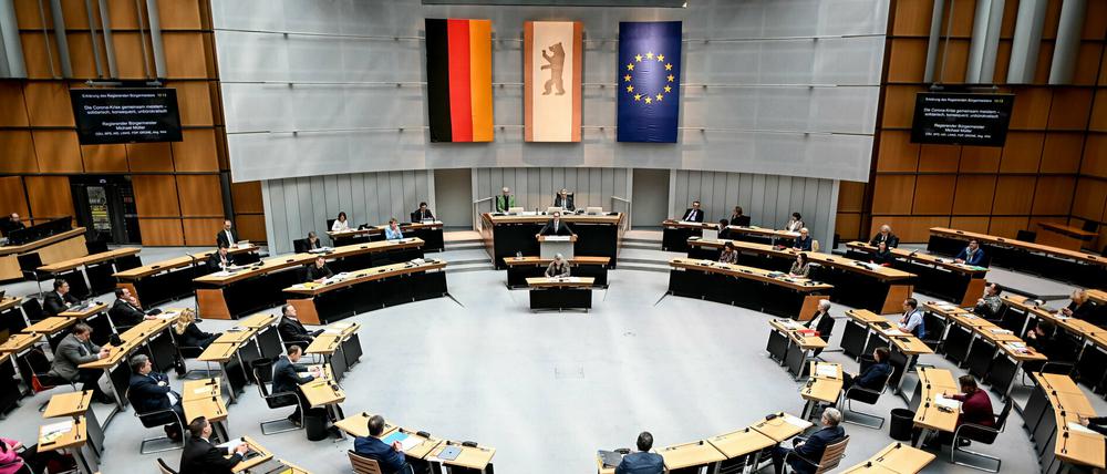 Die Sitzungen im Berliner Abgeordnetenhaus finden seit dem Frühjahr unter Corona-Bedingungen statt.