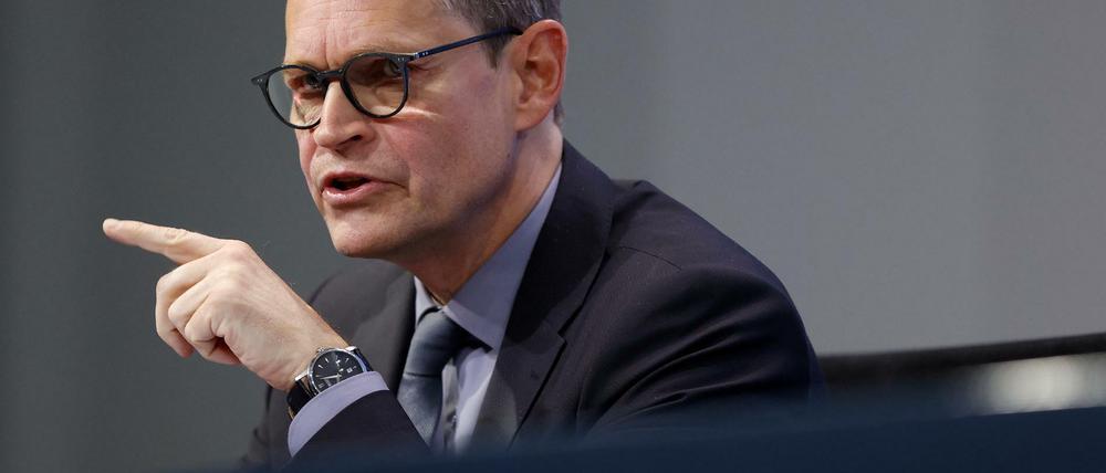 Nicht nur auf die anderen zeigen, bitte! Die Politik kann nicht davon ausgehen, dass die Bürger richtiger handeln, als die Regeln sind (Archivfoto von Michael Müller).
