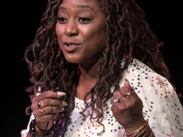 Alicia Garza bei einer Konferenz, 2019.