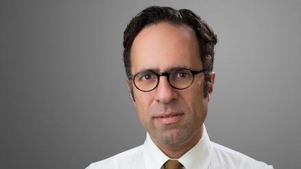 Prof. Dr. med. Mazda Adli ist Psychiater und Stressforscher. Er ist Chefarzt der Fliedner Klinik Berlin und Leiter des Forschungsbereichs Affektive Störungen der Charité – Universitätsmedizin Berlin.