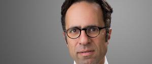 Prof. Dr. med. Mazda Adli ist Psychiater und Stressforscher. Er ist Chefarzt der Fliedner Klinik Berlin und Leiter des Forschungsbereichs Affektive Störungen der Charité – Universitätsmedizin Berlin.