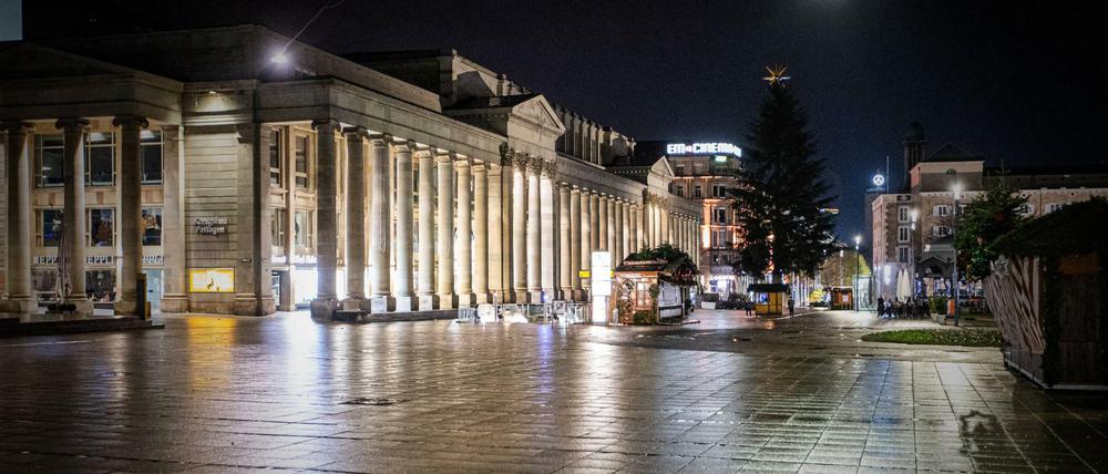 Im Südwesten schon Realität: Die Stuttgarter City ist in der Nacht zu Sonntag menschenleer. 