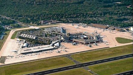 Der frühere Flughafen Tegel - hier noch mit Flugzeugen. Bis zum Frühjahr 2021 bleibt TXL betriebsbereit. Dann beginnen Bauarbeiten zum Umbau.