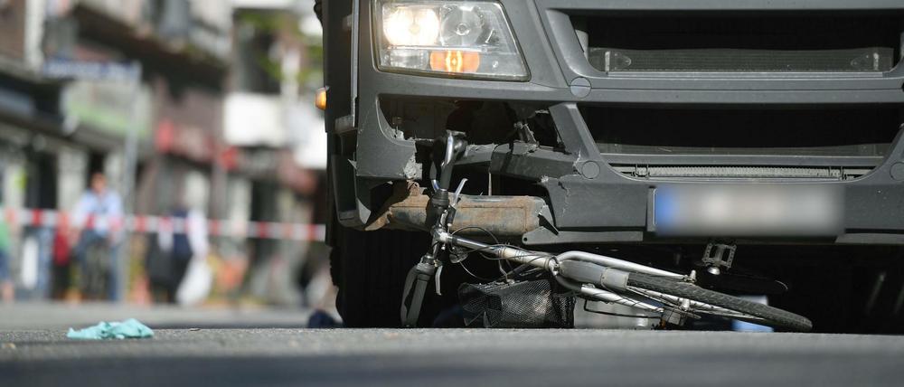 Ein Todesopfer pro Woche: Fast 50 Menschen starben alleine 2020 im Berliner Straßenverkehr.