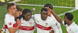Bock auf Fußball. Silas Wamangituka (mit Ball in der Hand) und seine Mitspieler vom VfB Stuttgart begeistern derzeit ihre Fans. Foto: Focke Strangmann/Reuters