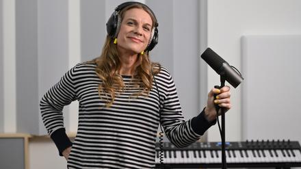 Philippa Jarke ist die neue Stimme in den Bussen und Bahnen der BVG.