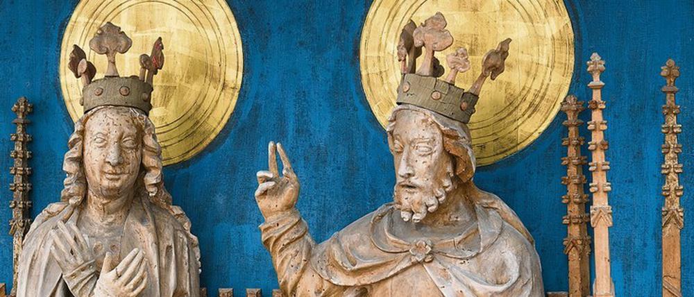 Marienkrönung. Rechts Christus mit der Weltkugel.