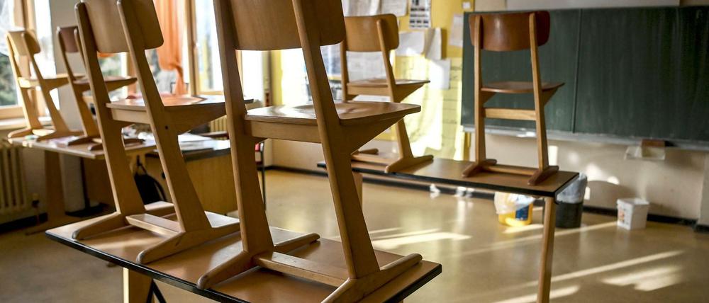 Leere Klassenzimmer. Nach den Ferien sollen Berliner Schüler eine Woche zuhause lernen.