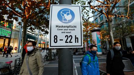 Hinweis auf die Maskenpflicht in Frankfurt.