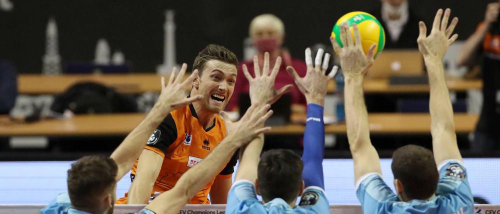 Cody Kessel und die BR Volleys kamen gegen Zenits Block zu selten durch. 
