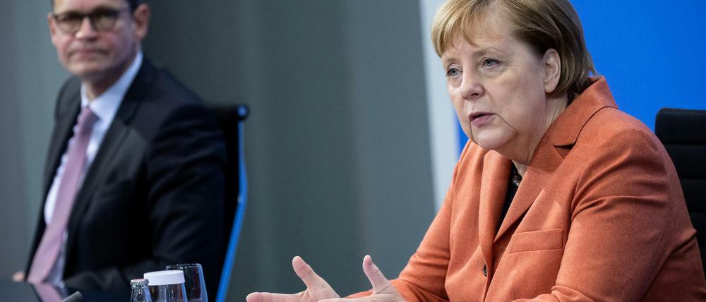 Köchin und Oberkellner - Kanzlerin Angela Merkel und der amtierende Länder-Chef Michael Müller 