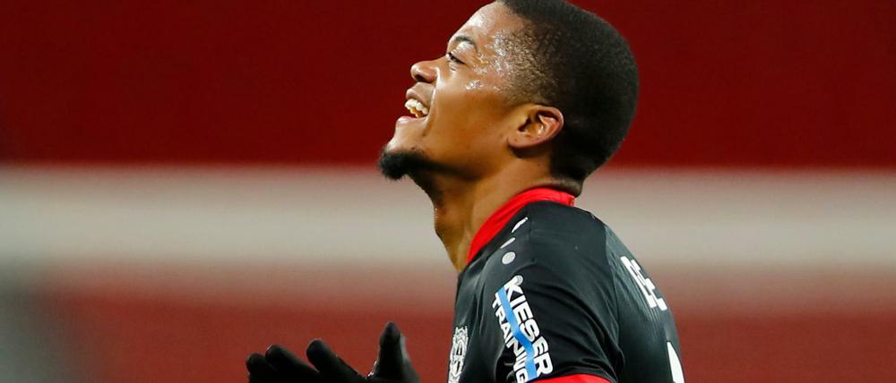 Leverkusens Leon Bailey jubelt über seinen Treffer zum 2:0. 