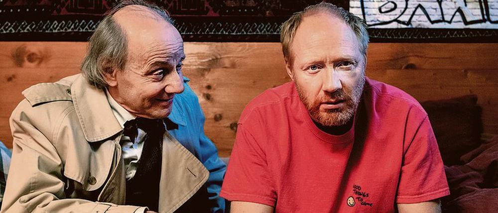 Ein Geist als Krisencoach: Egon (Nikolaus Paryla, links) ist nur für Franz (Simon Schwarz) sichtbar.