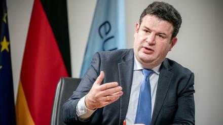 Bundesarbeitsminister Hubertus Heil (SPD) macht schlechte Arbeitsbedingungen für Personalmangel in der Pflege verantwortlich.