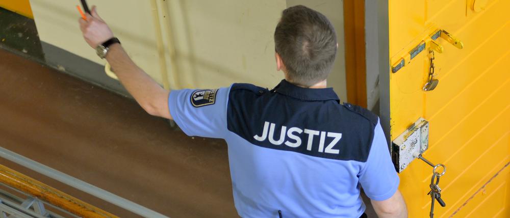 Im Vergleich zu anderen Bundesländern kamen Berliner Gefängnisse bsilang unbeschadet durch die Pandemie. Das könnte sich nun ändern.