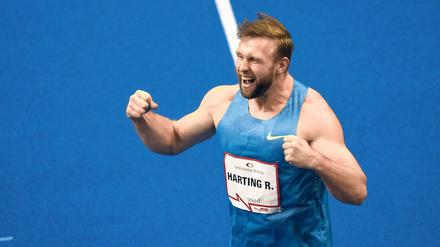 Robert Harting darf sich über die Wahl zum beliebtesten Sportler der letzten Jahrzehnte freuen.