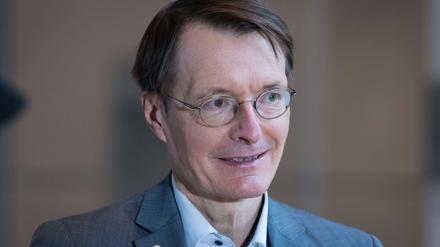 SPD-Gesundheitsexperte Karl Lauterbach kann nicht verstehen, dass sich so wenig medizinisches Personal impfen lassen will.