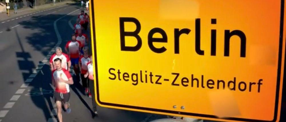 Sportlich, sportlich. Im Film wird auch gut gerannt - quasi für den Bezirk.