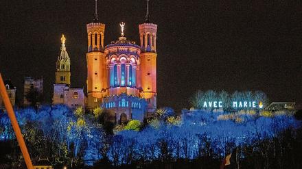 Illumination in Lyon. In der Stadt formiert sich heftiger Protest gegen die Corona-Maßnahmen der Regierung.