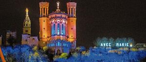 Illumination in Lyon. In der Stadt formiert sich heftiger Protest gegen die Corona-Maßnahmen der Regierung.