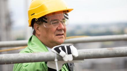 Armin Laschet, Ministerpräsidenten von Nordrhein-Westfalen, steht wegen des Auftrags an die Modefirma van Laack unter Druck.