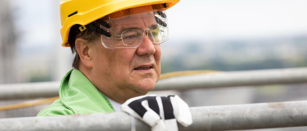 Armin Laschet, Ministerpräsidenten von Nordrhein-Westfalen, steht wegen des Auftrags an die Modefirma van Laack unter Druck.