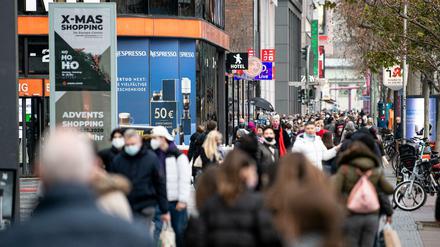 Die Tauentzienstraße wurde am Nachmittag langsam voller. 