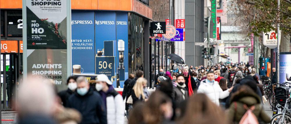 Die Tauentzienstraße wurde am Nachmittag langsam voller. 