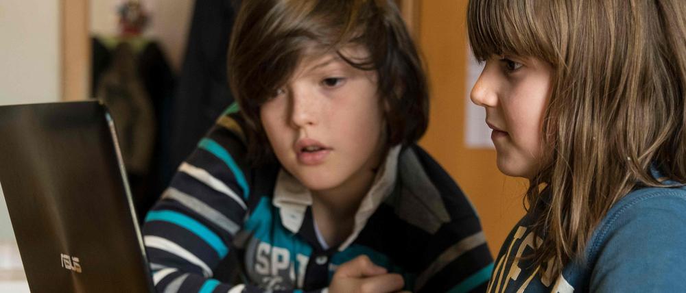 Im Lockdown müssen die meisten Schüler wieder zuhause am Computer lernen.