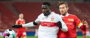 Union mit Christopher Lenz (rechts) hatte Stuttgarts Silas Wamangituka meist gut im Griff.