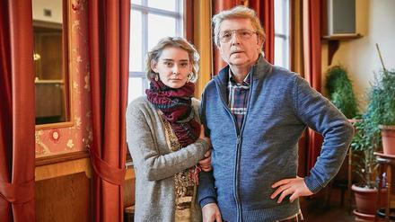 Das Gästezimmer in Würmeling ist immer frei. Peter Trump (Olli Dittrich) und Ehefrau Natalia Kutscherowa-Trump gehen mit einer versöhnlichen Geste aus dem Jahr.