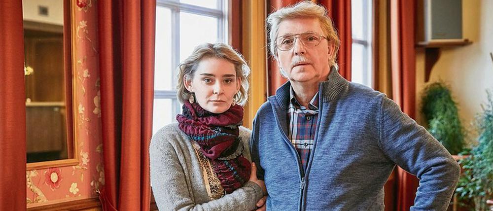Das Gästezimmer in Würmeling ist immer frei. Peter Trump (Olli Dittrich) und Ehefrau Natalia Kutscherowa-Trump gehen mit einer versöhnlichen Geste aus dem Jahr.