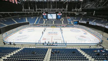 Fast wie im Training. Die Eisbären mussten gegen Bremerhaven auf ihre Fans verzichten, siegten aber trotzdem. 