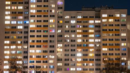 Im Kern geht es im Streit um die Personalie darum, ob die Wohnungsnot (nur) durch Regulierungen oder (auch) durch kräftigen Neubau zu lösen ist
