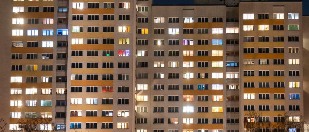 Im Kern geht es im Streit um die Personalie darum, ob die Wohnungsnot (nur) durch Regulierungen oder (auch) durch kräftigen Neubau zu lösen ist