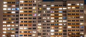 Im Kern geht es im Streit um die Personalie darum, ob die Wohnungsnot (nur) durch Regulierungen oder (auch) durch kräftigen Neubau zu lösen ist