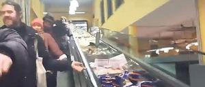 Ohne Abstand, ohne Respekt. Die „Freedomparade“ im Berliner Supermarkt.