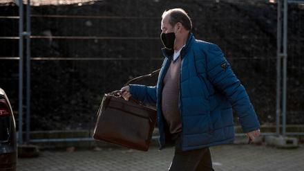 Huub Stevens hat zwar offenbar nicht mehr das alte Kampfgewicht, aber immer noch den alten Ehrgeiz. "Ich brenne", sagte er bei seiner Vorstellung am Freitag.