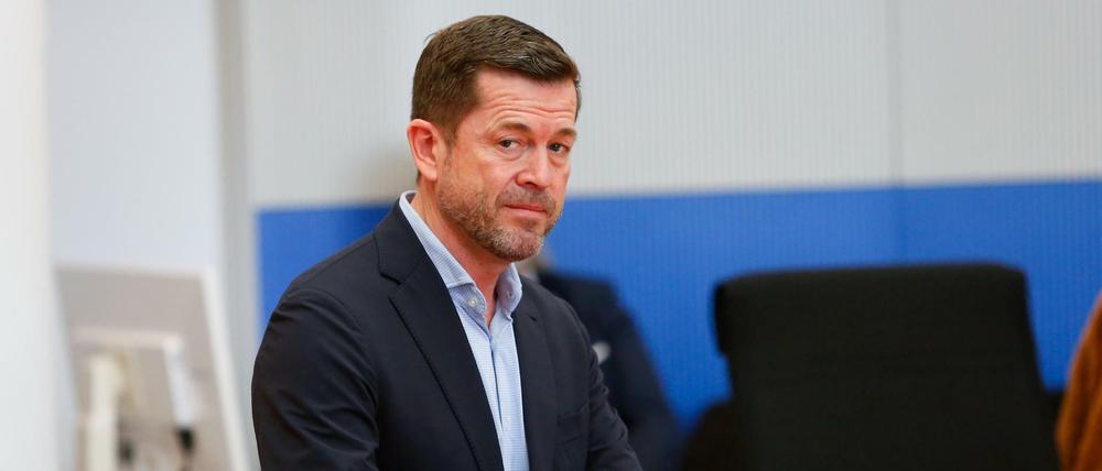 Der ehemalige Verteidigungsminister Karl-Theodor zu Guttenberg vor der Sitzung des Wirecard-Untersuchungsausschusses.